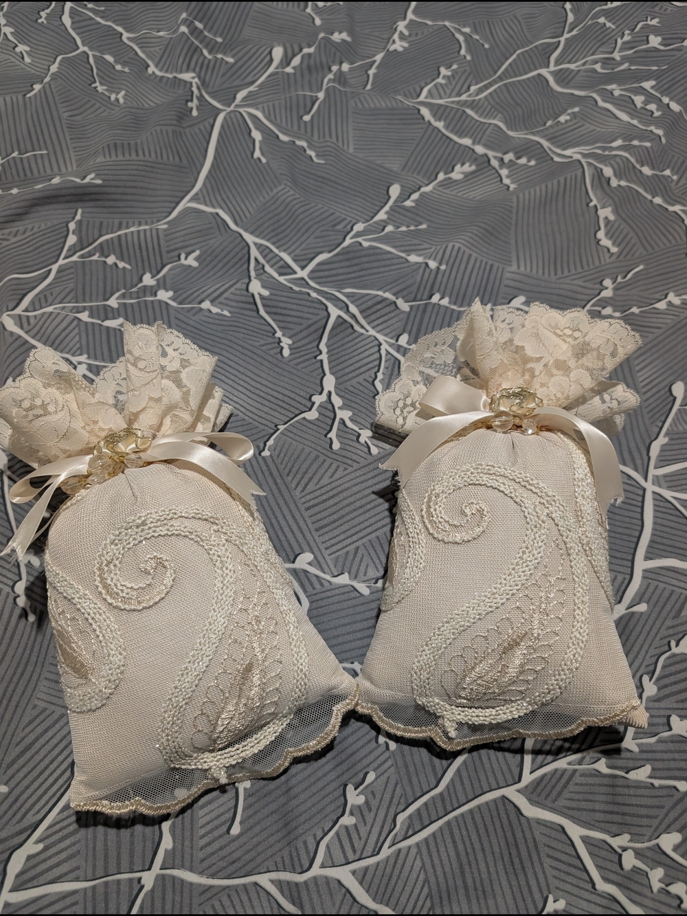 Embroidered Lace Sachet Set in Cream